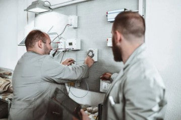 Can I Use Multiple Charge Controllers for One Solar Panel?