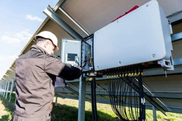 How to Connect an MPPT Charge Controller to an Inverter?